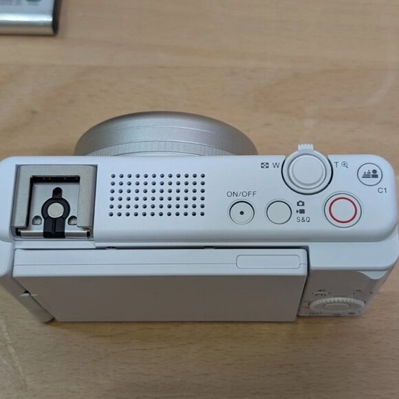 Sony ZV-1 II Vlog Camera for Content Creators & Vloggers (White) - ZV-1M2 - Picture 2 of 9